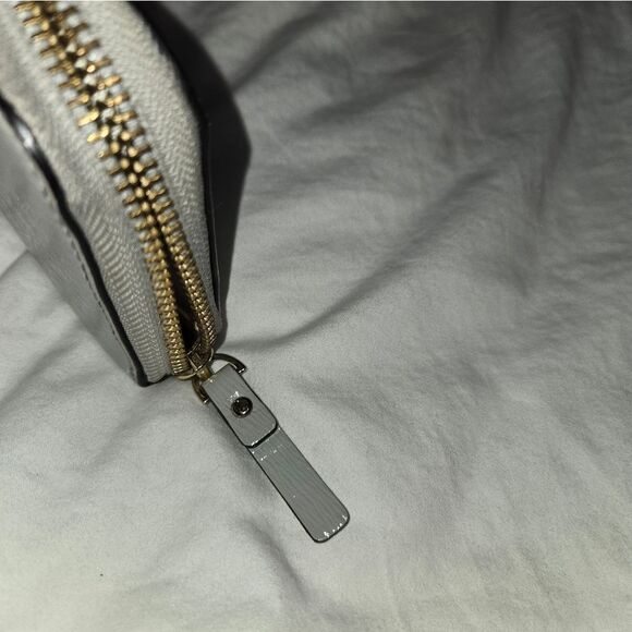 Kate Spade Ligth Gray And Silvet Wristlet - Picture 11 of 13